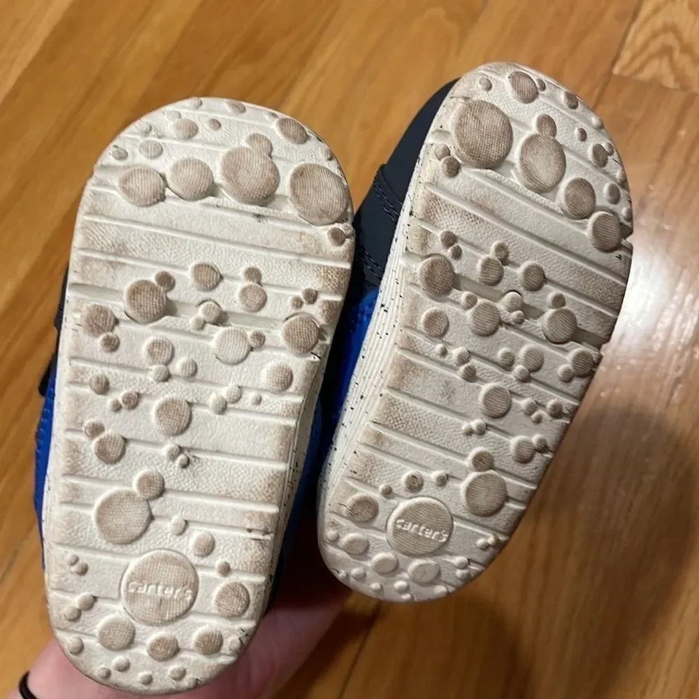 CARTER'S 𝅺carters size 4 baby shoes good condition - Picture 2 of 3